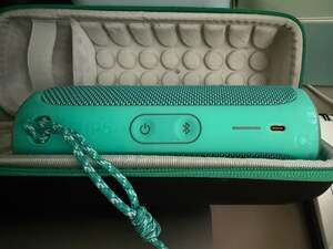 JBL Flip 6 Portable Waterproof Bluetooth Speaker with Carrying Case - Teal